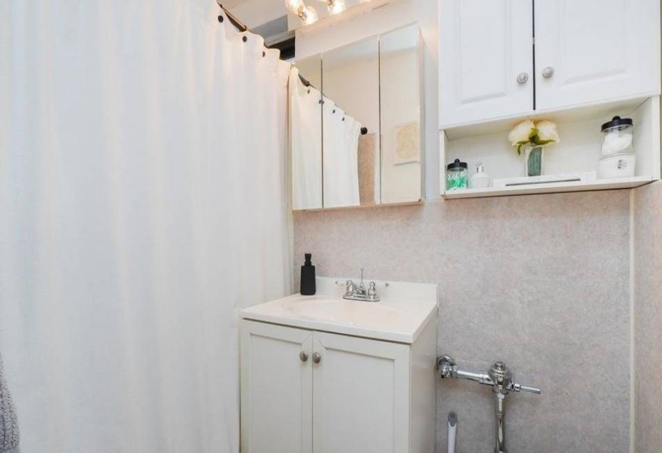61 Oliver Street, Brooklyn, New York 11209, 1 Bedroom Bedrooms, ,1 BathroomBathrooms,Residential,For Sale,Oliver,485487