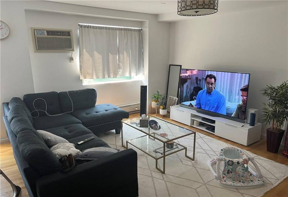 2570 17th Street, Brooklyn, New York 11235, 2 Bedrooms Bedrooms, ,2 BathroomsBathrooms,Residential,For Sale,17th,485569