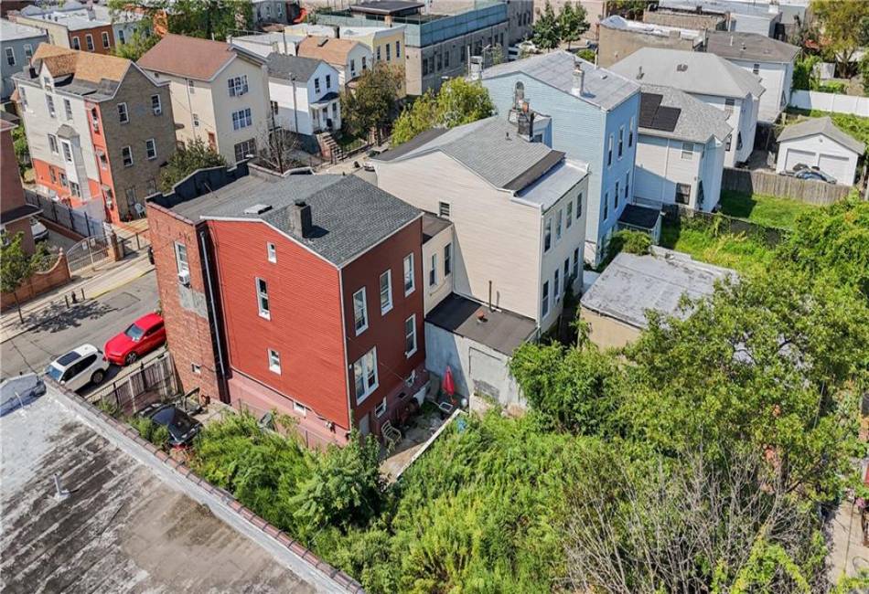 743 Hendrix Street, Brooklyn, New York 11207, 6 Bedrooms Bedrooms, ,3 BathroomsBathrooms,Residential,For Sale,Hendrix,485550