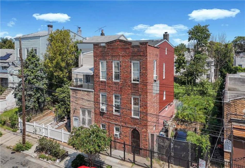 743 Hendrix Street, Brooklyn, New York 11207, 6 Bedrooms Bedrooms, ,3 BathroomsBathrooms,Residential,For Sale,Hendrix,485550