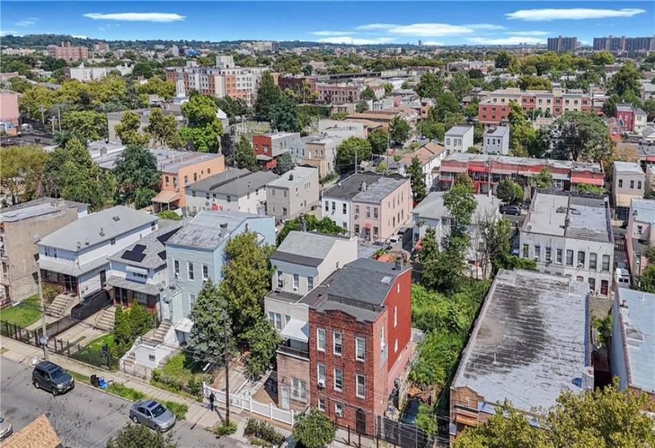 743 Hendrix Street, Brooklyn, New York 11207, 6 Bedrooms Bedrooms, ,3 BathroomsBathrooms,Residential,For Sale,Hendrix,485550