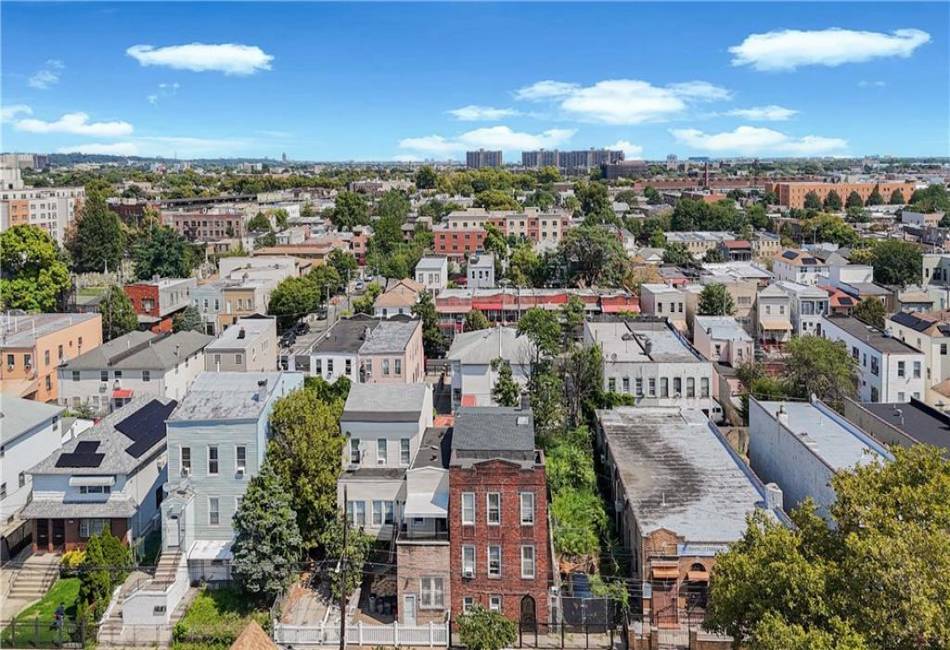 743 Hendrix Street, Brooklyn, New York 11207, 6 Bedrooms Bedrooms, ,3 BathroomsBathrooms,Residential,For Sale,Hendrix,485550