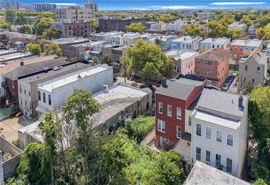 743 Hendrix Street, Brooklyn, New York 11207, 6 Bedrooms Bedrooms, ,3 BathroomsBathrooms,Residential,For Sale,Hendrix,485550