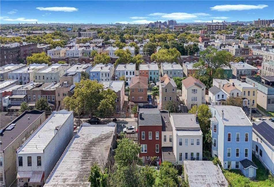 743 Hendrix Street, Brooklyn, New York 11207, 6 Bedrooms Bedrooms, ,3 BathroomsBathrooms,Residential,For Sale,Hendrix,485550