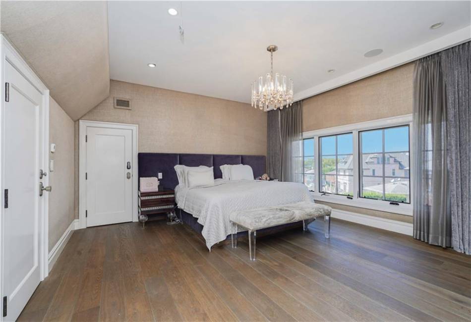 86 Gaylord Drive, Brooklyn, New York 11234, 5 Bedrooms Bedrooms, ,6 BathroomsBathrooms,Residential,For Sale,Gaylord,485612