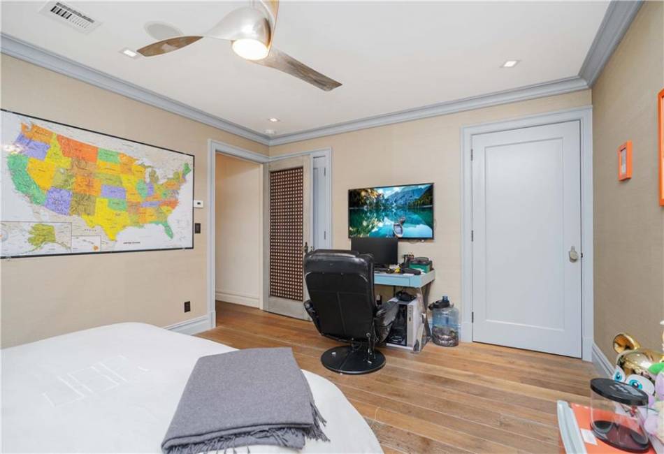 86 Gaylord Drive, Brooklyn, New York 11234, 5 Bedrooms Bedrooms, ,6 BathroomsBathrooms,Residential,For Sale,Gaylord,485612