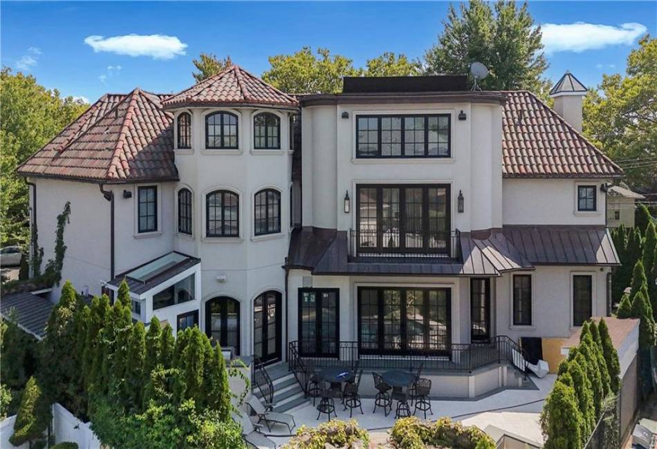 86 Gaylord Drive, Brooklyn, New York 11234, 5 Bedrooms Bedrooms, ,6 BathroomsBathrooms,Residential,For Sale,Gaylord,485612