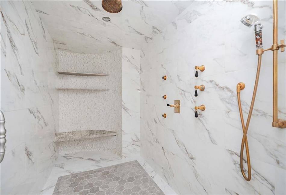 86 Gaylord Drive, Brooklyn, New York 11234, 5 Bedrooms Bedrooms, ,6 BathroomsBathrooms,Residential,For Sale,Gaylord,485612