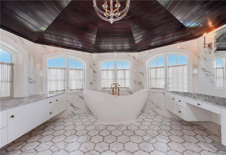 86 Gaylord Drive, Brooklyn, New York 11234, 5 Bedrooms Bedrooms, ,6 BathroomsBathrooms,Residential,For Sale,Gaylord,485612