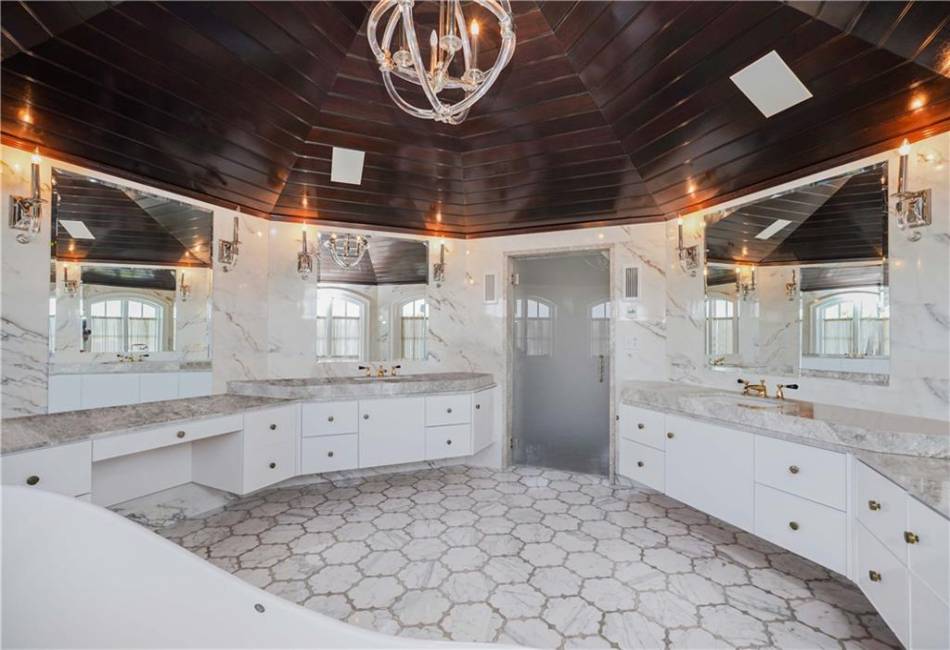 86 Gaylord Drive, Brooklyn, New York 11234, 5 Bedrooms Bedrooms, ,6 BathroomsBathrooms,Residential,For Sale,Gaylord,485612