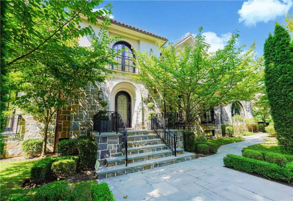 86 Gaylord Drive, Brooklyn, New York 11234, 5 Bedrooms Bedrooms, ,6 BathroomsBathrooms,Residential,For Sale,Gaylord,485612