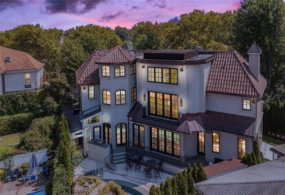 86 Gaylord Drive, Brooklyn, New York 11234, 5 Bedrooms Bedrooms, ,6 BathroomsBathrooms,Residential,For Sale,Gaylord,485612