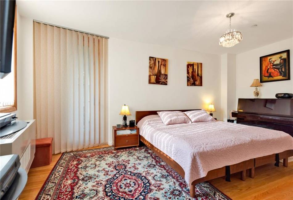 728 Ocean View Avenue, Brooklyn, New York 11235, 2 Bedrooms Bedrooms, ,2 BathroomsBathrooms,Residential,For Sale,Ocean View,485717