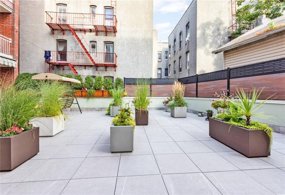 728 Ocean View Avenue, Brooklyn, New York 11235, 2 Bedrooms Bedrooms, ,2 BathroomsBathrooms,Residential,For Sale,Ocean View,485717