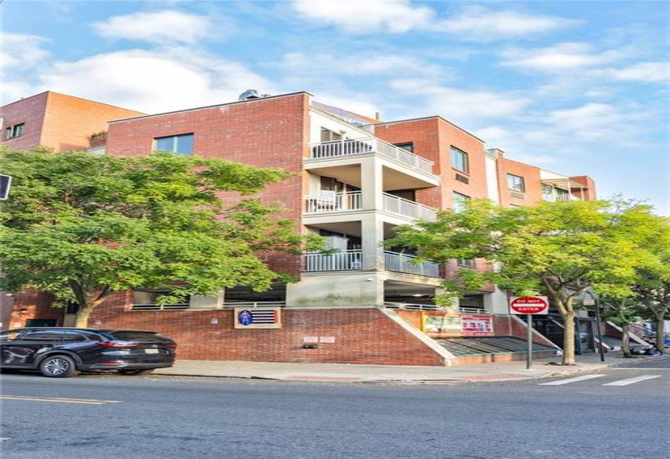728 Ocean View Avenue, Brooklyn, New York 11235, 2 Bedrooms Bedrooms, ,2 BathroomsBathrooms,Residential,For Sale,Ocean View,485717