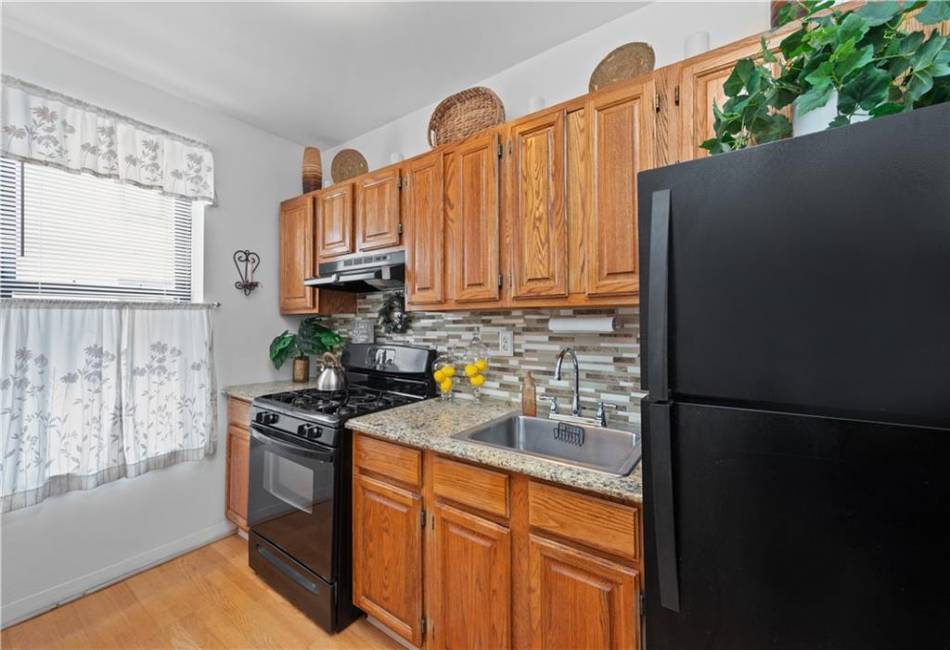 325 Marine Avenue, Brooklyn, New York 11209, 2 Bedrooms Bedrooms, ,1 BathroomBathrooms,Residential,For Sale,Marine,485705