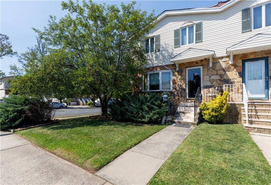 86 Evans Street, Staten Island, New York 10314, 3 Bedrooms Bedrooms, ,2 BathroomsBathrooms,Residential,For Sale,Evans,485755