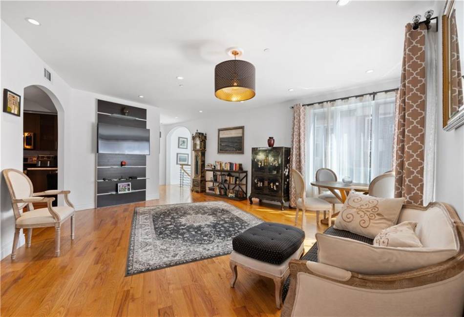 225 Brighton 2nd Lane, Brooklyn, New York 11235, 3 Bedrooms Bedrooms, ,2 BathroomsBathrooms,Residential,For Sale,Brighton 2nd,485802