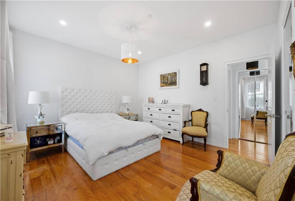 225 Brighton 2nd Lane, Brooklyn, New York 11235, 3 Bedrooms Bedrooms, ,2 BathroomsBathrooms,Residential,For Sale,Brighton 2nd,485802