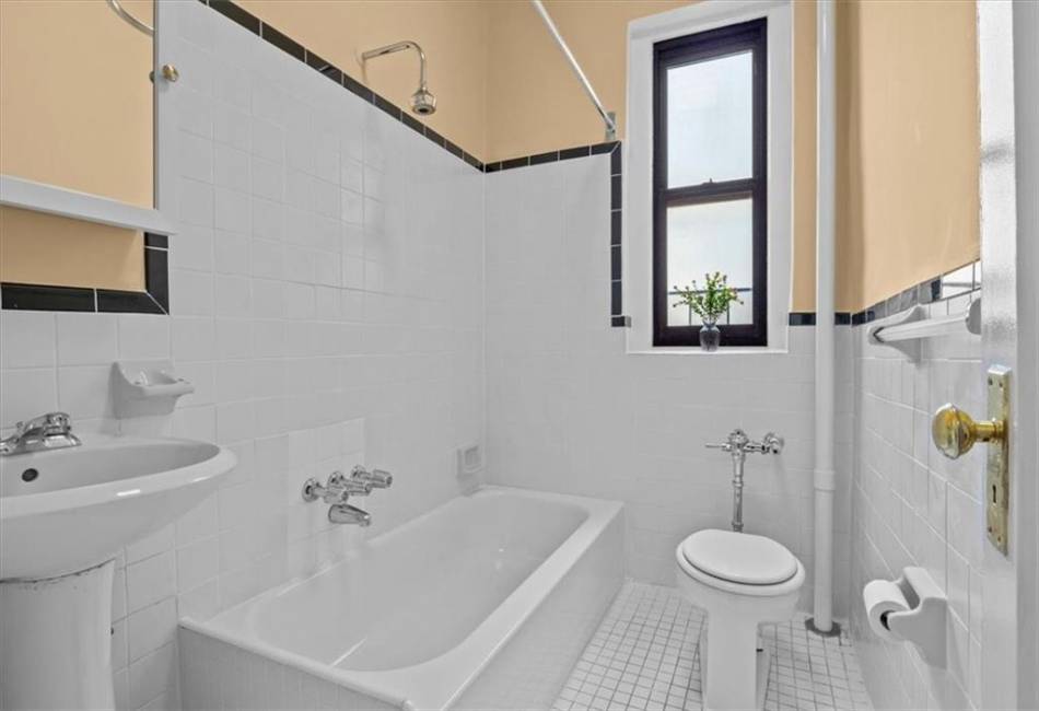 7101 Colonial Road, Brooklyn, New York 11209, 1 Bedroom Bedrooms, ,1 BathroomBathrooms,Residential,For Sale,Colonial,485805