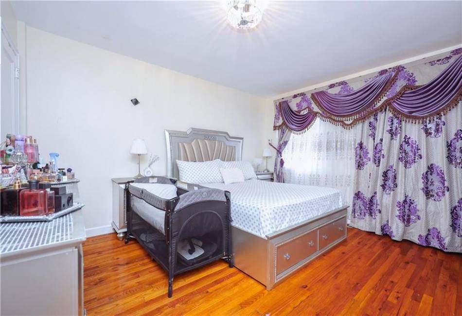 8844 18th Avenue, Brooklyn, New York 11214, 6 Bedrooms Bedrooms, ,3 BathroomsBathrooms,Residential,For Sale,18th,485806