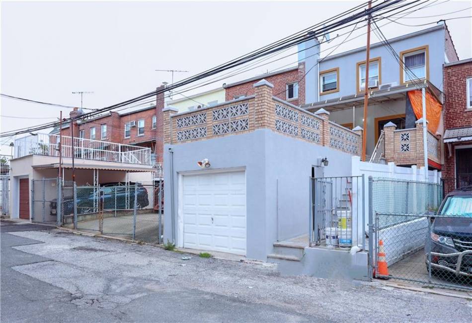 8844 18th Avenue, Brooklyn, New York 11214, 6 Bedrooms Bedrooms, ,3 BathroomsBathrooms,Residential,For Sale,18th,485806