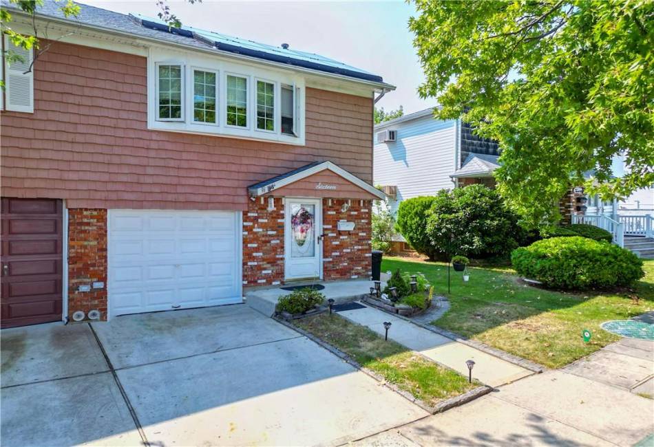 16 Fenway Circle, Staten Island, New York 10308, 4 Bedrooms Bedrooms, ,2 BathroomsBathrooms,Residential,For Sale,Fenway,485810