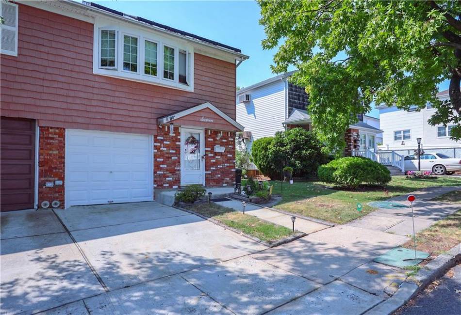 16 Fenway Circle, Staten Island, New York 10308, 4 Bedrooms Bedrooms, ,2 BathroomsBathrooms,Residential,For Sale,Fenway,485810