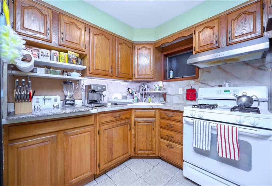1131 61st Street, Brooklyn, New York 11219, 2 Bedrooms Bedrooms, ,1 BathroomBathrooms,Residential,For Sale,61st,485895