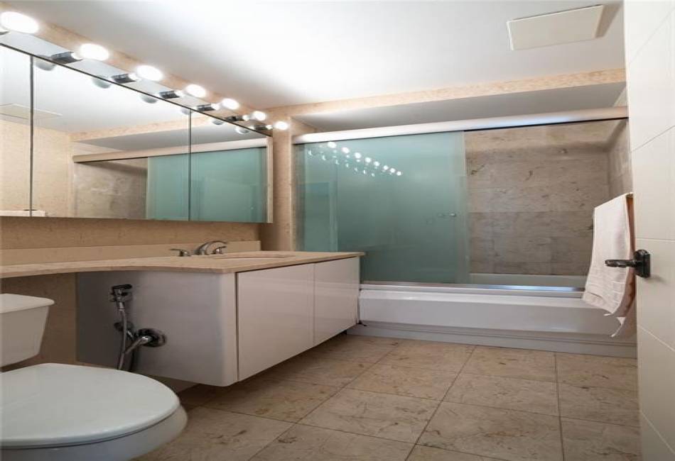 135 Oceana Drive, Brooklyn, New York 11235, 3 Bedrooms Bedrooms, ,3 BathroomsBathrooms,Residential,For Sale,Oceana,485919