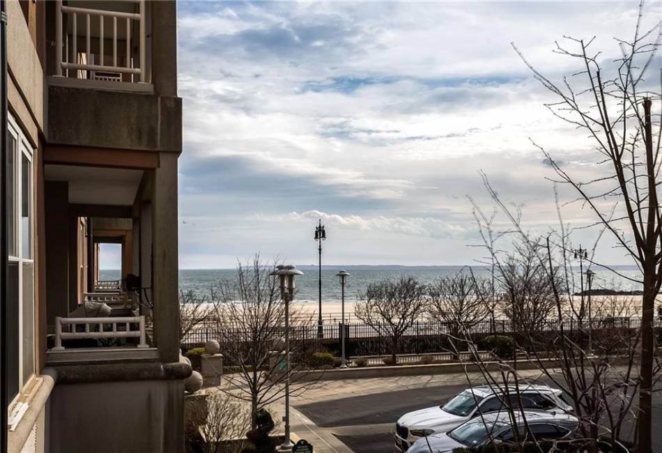 135 Oceana Drive, Brooklyn, New York 11235, 3 Bedrooms Bedrooms, ,3 BathroomsBathrooms,Residential,For Sale,Oceana,485919