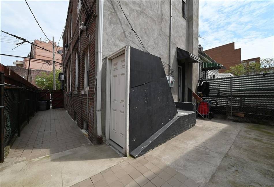 142 Neptune Avenue, Brooklyn, New York 11235, ,Mixed Use,For Sale,Neptune,485410