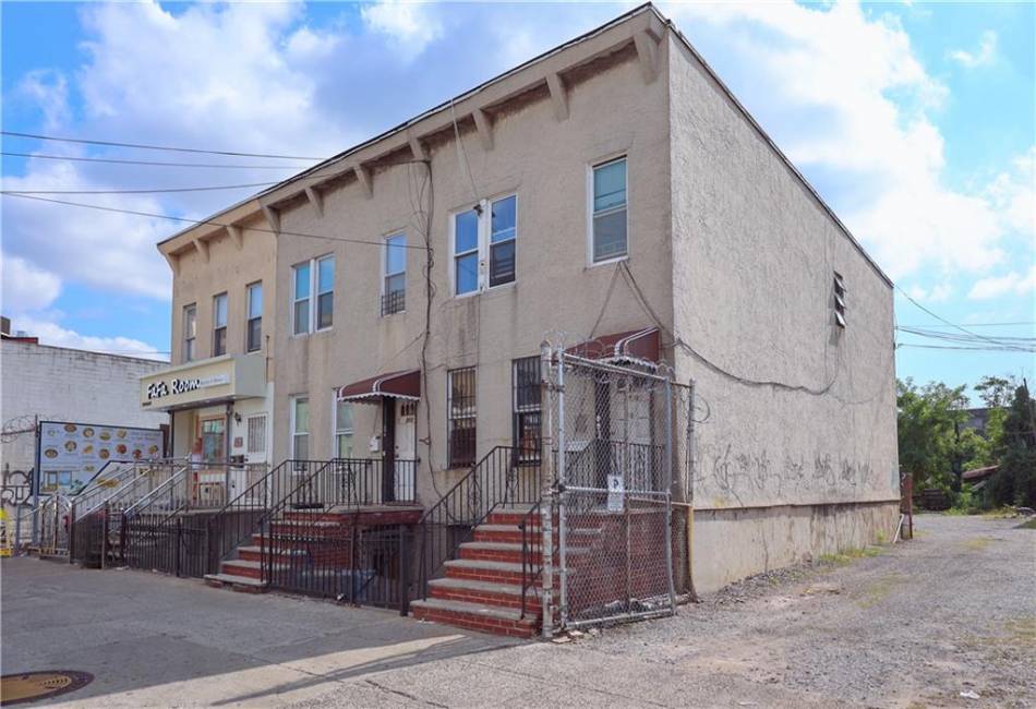 710 61st Street, Brooklyn, New York 11220, 5 Bedrooms Bedrooms, ,2 BathroomsBathrooms,Residential,For Sale,61st,486042