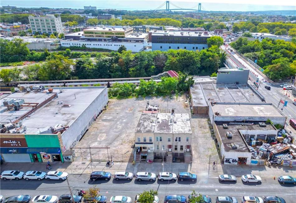 710 61st Street, Brooklyn, New York 11220, 5 Bedrooms Bedrooms, ,2 BathroomsBathrooms,Residential,For Sale,61st,486042