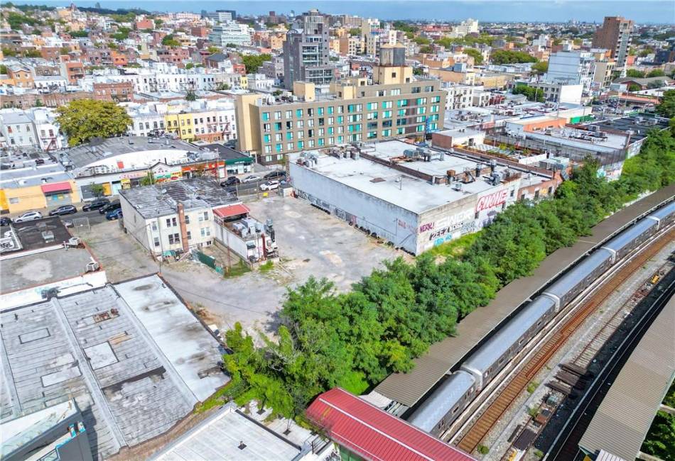 710 61st Street, Brooklyn, New York 11220, 5 Bedrooms Bedrooms, ,2 BathroomsBathrooms,Residential,For Sale,61st,486042