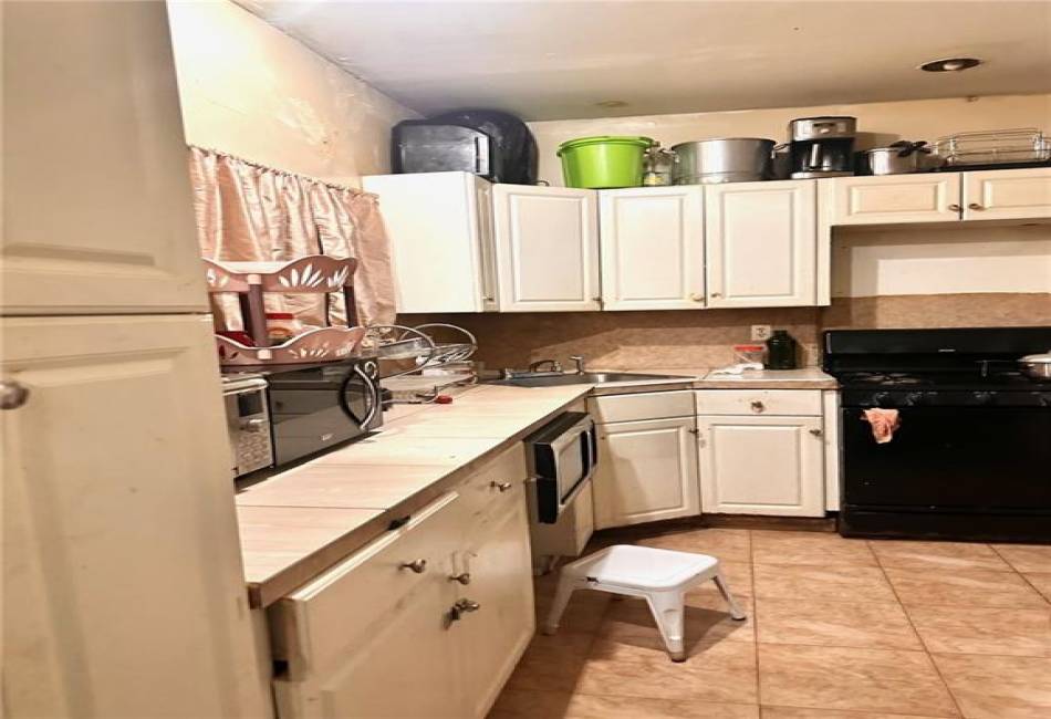 520 34th Street, Brooklyn, New York 11203, 5 Bedrooms Bedrooms, ,3 BathroomsBathrooms,Residential,For Sale,34th,486079
