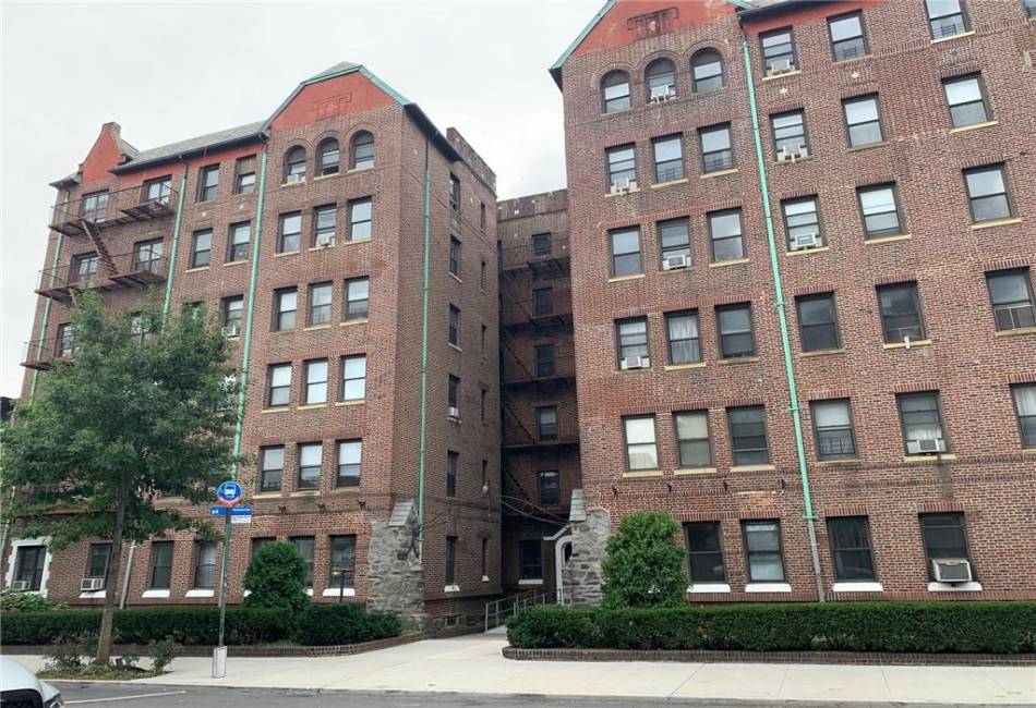 402 Bay Ridge Parkway, Brooklyn, New York 11209, 2 Bedrooms Bedrooms, ,1 BathroomBathrooms,Residential,For Sale,Bay Ridge,486231