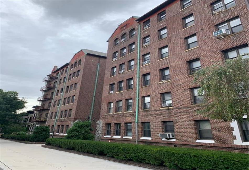 402 Bay Ridge Parkway, Brooklyn, New York 11209, 2 Bedrooms Bedrooms, ,1 BathroomBathrooms,Residential,For Sale,Bay Ridge,486231