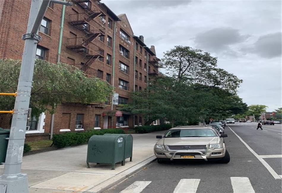 402 Bay Ridge Parkway, Brooklyn, New York 11209, 2 Bedrooms Bedrooms, ,1 BathroomBathrooms,Residential,For Sale,Bay Ridge,486231