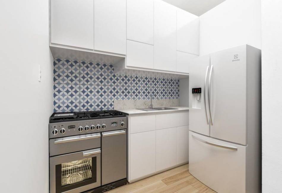 1213 Avenue Z, Brooklyn, New York 11235, ,1 BathroomBathrooms,Residential,For Sale,Avenue Z,486319