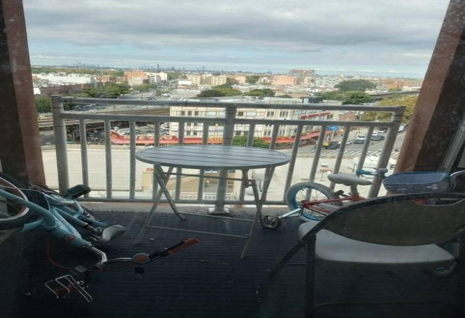 50 Oceana Drive West, Brooklyn, New York 11235, 2 Bedrooms Bedrooms, ,2 BathroomsBathrooms,Residential,For Sale,Oceana Drive West,486398