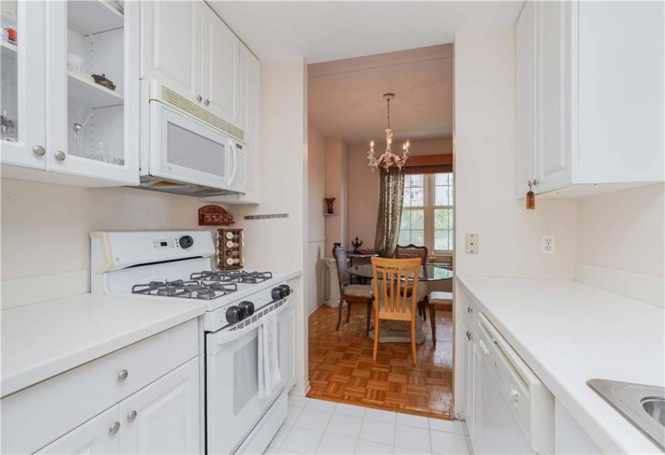 120 Oceana Drive, Brooklyn, New York 11235, 2 Bedrooms Bedrooms, ,2 BathroomsBathrooms,Residential,For Sale,Oceana,486422