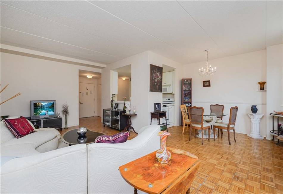 120 Oceana Drive, Brooklyn, New York 11235, 2 Bedrooms Bedrooms, ,2 BathroomsBathrooms,Residential,For Sale,Oceana,486422