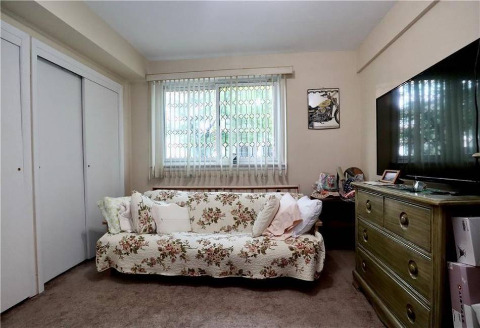 37 Montana Place, Brooklyn, New York 11234, 4 Bedrooms Bedrooms, ,3 BathroomsBathrooms,Residential,For Sale,Montana,486453