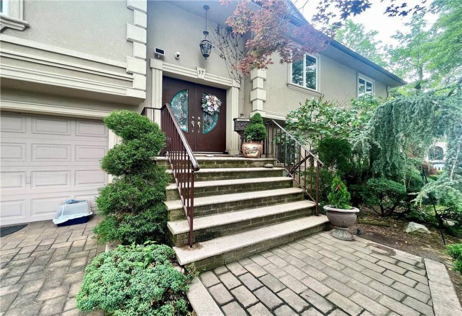 37 Montana Place, Brooklyn, New York 11234, 4 Bedrooms Bedrooms, ,3 BathroomsBathrooms,Residential,For Sale,Montana,486453