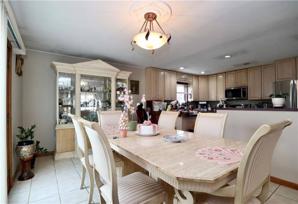 37 Montana Place, Brooklyn, New York 11234, 4 Bedrooms Bedrooms, ,3 BathroomsBathrooms,Residential,For Sale,Montana,486453