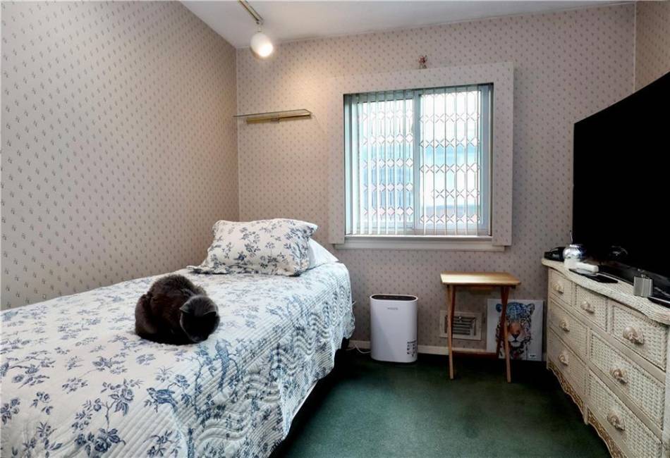 37 Montana Place, Brooklyn, New York 11234, 4 Bedrooms Bedrooms, ,3 BathroomsBathrooms,Residential,For Sale,Montana,486453