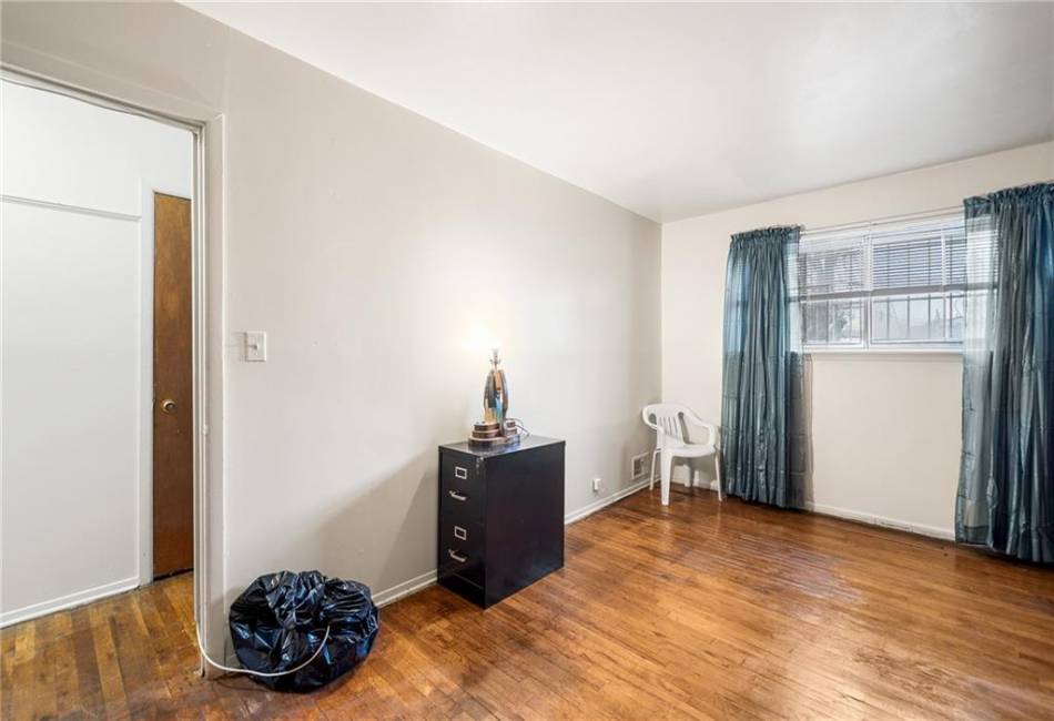 142-16 130th Avenue, Jamaica, New York 11436, 6 Bedrooms Bedrooms, ,3 BathroomsBathrooms,Residential,For Sale,130th,480725