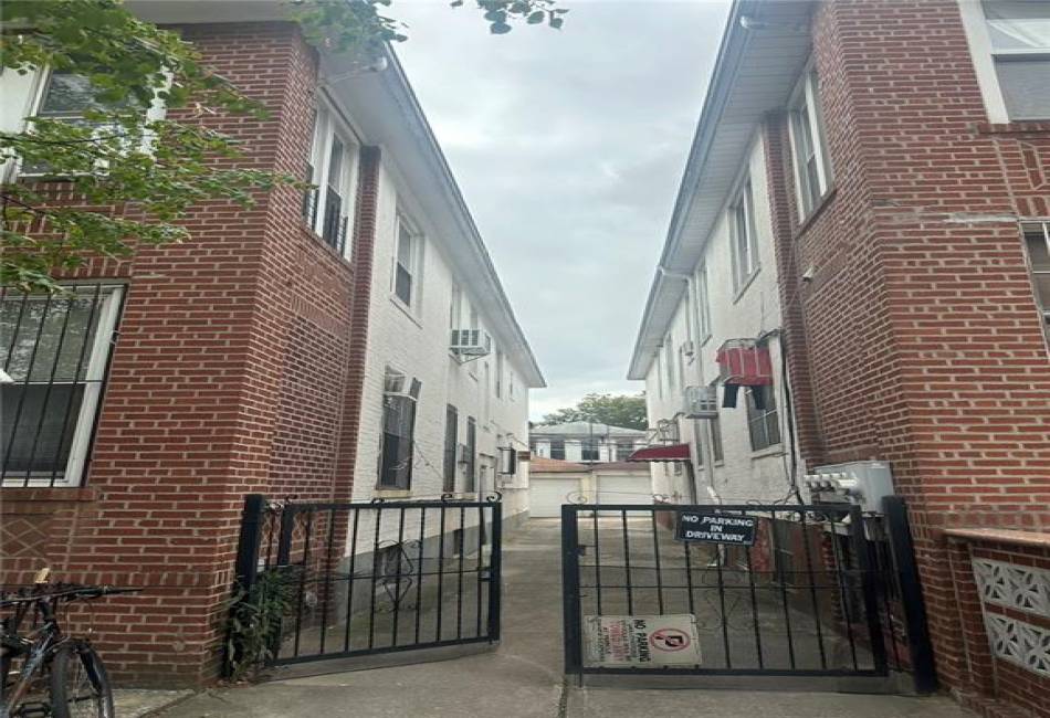 860 44th Street, Brooklyn, New York 11220, 8 Bedrooms Bedrooms, ,4 BathroomsBathrooms,Residential,For Sale,44th,486491