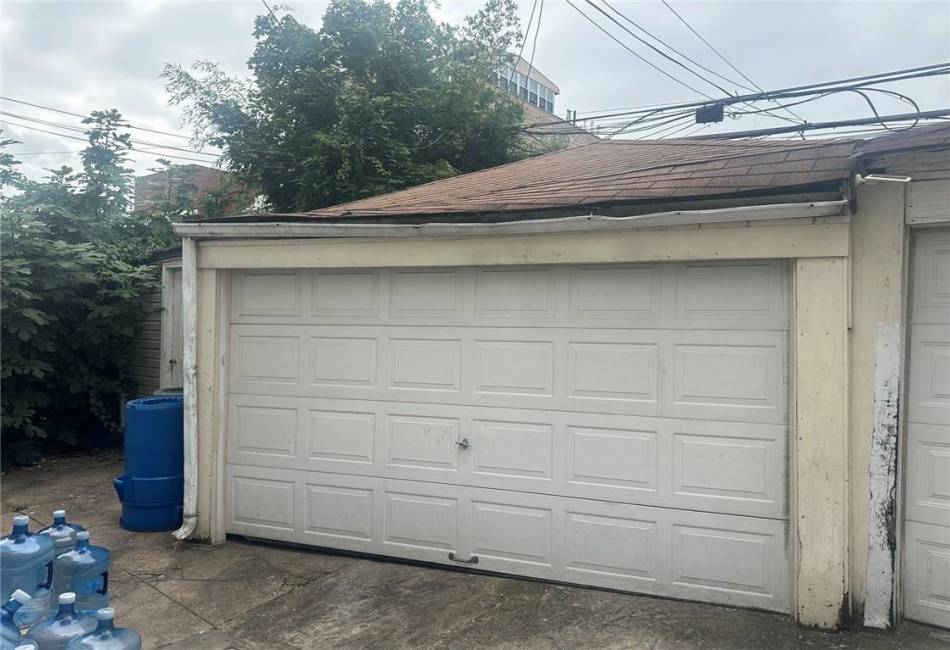 860 44th Street, Brooklyn, New York 11220, 8 Bedrooms Bedrooms, ,4 BathroomsBathrooms,Residential,For Sale,44th,486491
